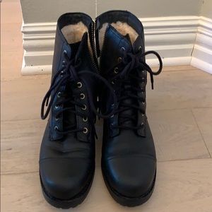 Ugg Combat boots shearling lines size 8